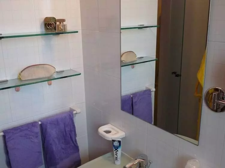 Deluxe Kolmen Hengen Huone Merinäkymä, Elizabeth