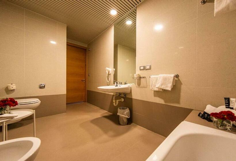 חדר סטנדרט לשלושה, Excelsior Bari