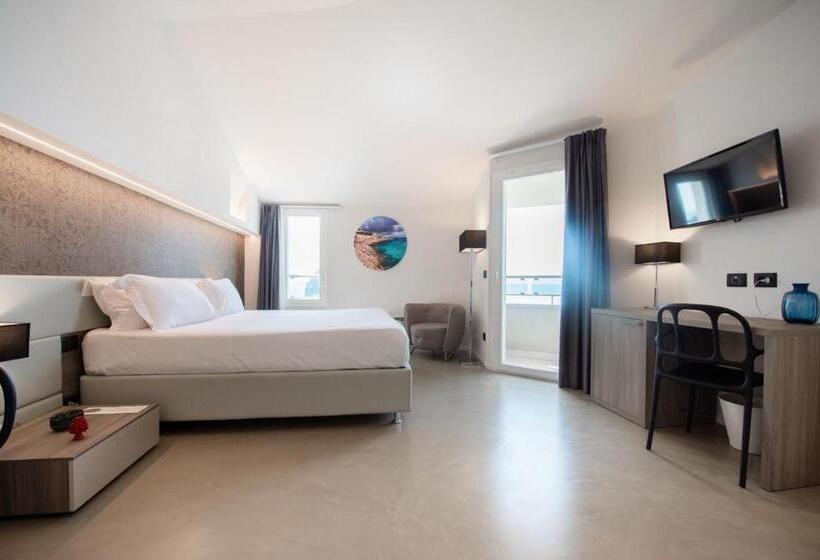 اتاق سوپریور با چشم‌انداز دریا, Grand Hotel Faraglioni
