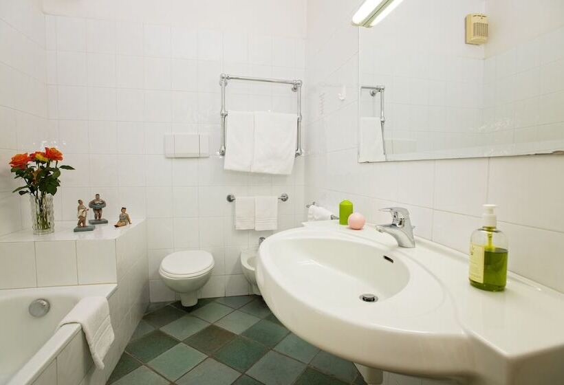 اتاق استاندارد, L'approdo