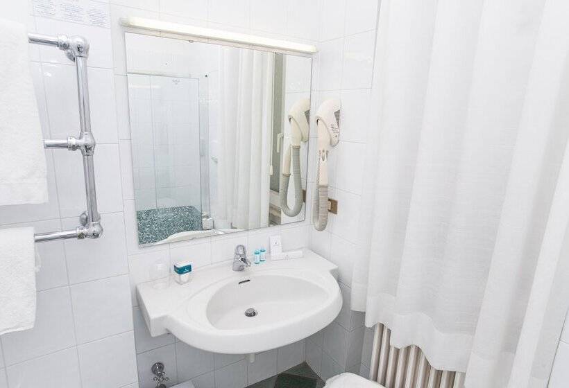 اتاق استاندارد سه نفره, L'approdo