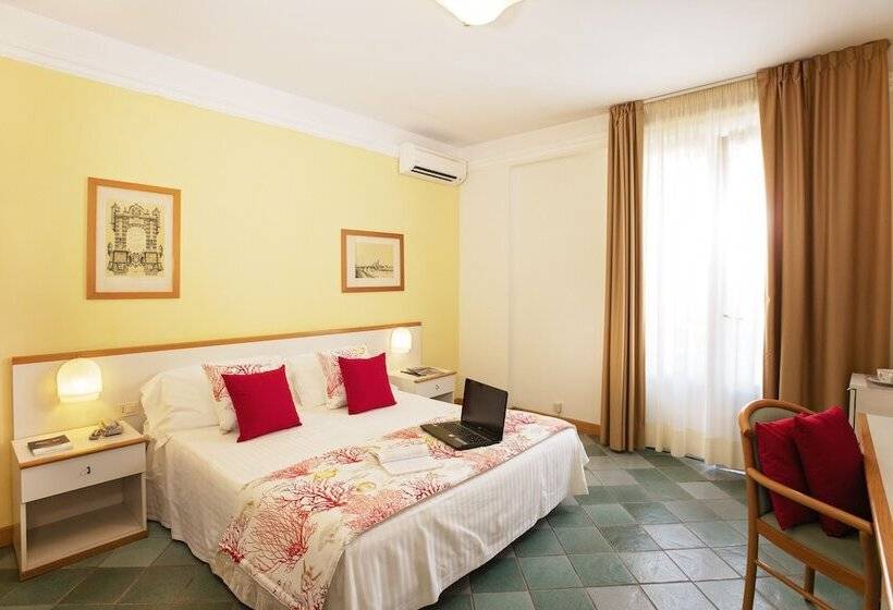 اتاق استاندارد سه نفره, L'approdo