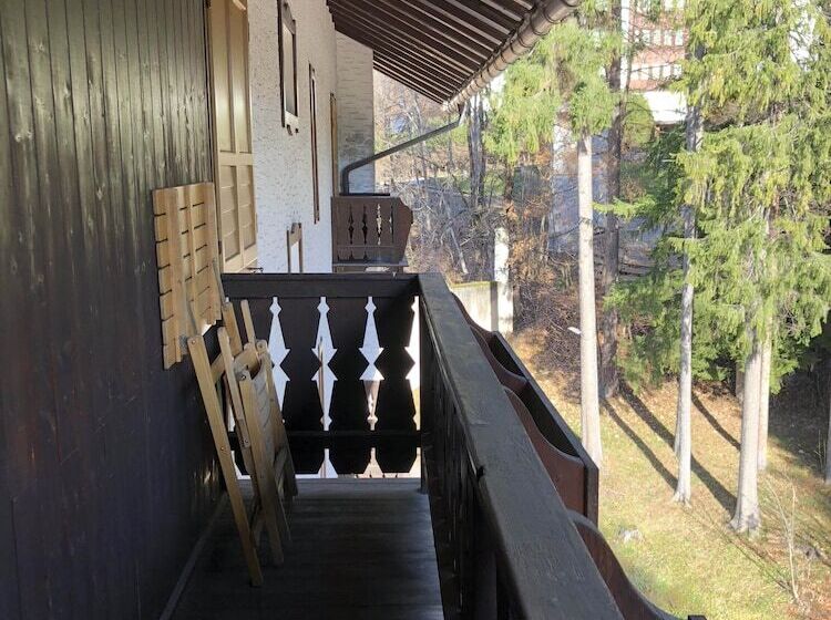 带阳台的三人标准间, Majoni