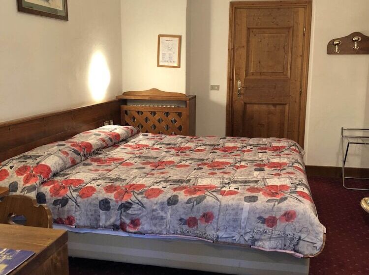 标准间带山景, Majoni