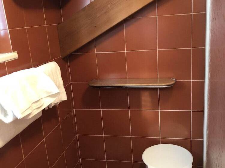 可观山景的小型套房, Majoni