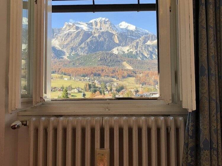 标准间带山景, Majoni