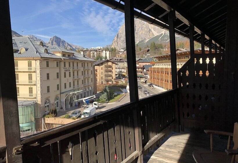 Номер Стандарт Вид на Горы, Majoni