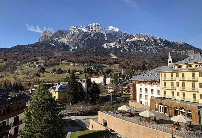 Номер Стандарт Вид на Горы, Majoni