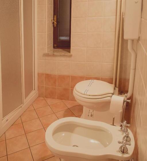 غرفة قياسية رباعية, Rainero