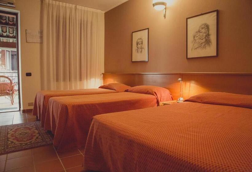 غرفة قياسية رباعية, Rainero