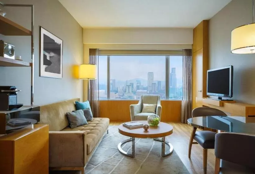 Superior suite with view, Renaissance Hong Kong Harbour View