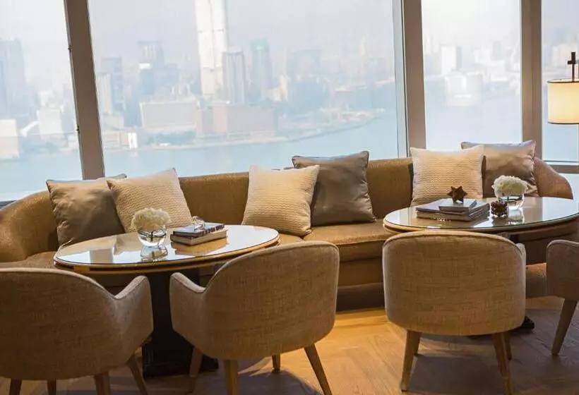 سوییت اجرایی, Renaissance Hong Kong Harbour View