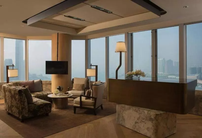 سوییت اجرایی, Renaissance Hong Kong Harbour View