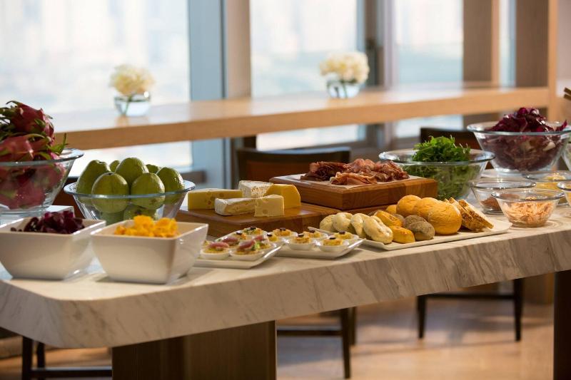 سوییت اجرایی, Renaissance Hong Kong Harbour View