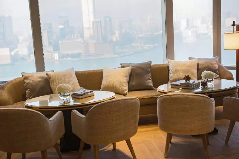 سوییت اجرایی, Renaissance Hong Kong Harbour View