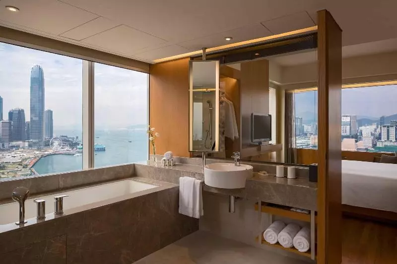 سوییت اجرایی, Renaissance Hong Kong Harbour View