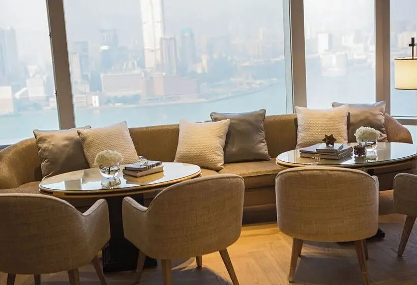 سوییت اجرایی, Renaissance Hong Kong Harbour View