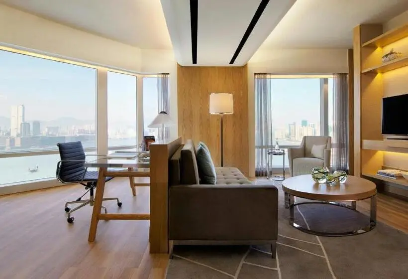 Deluxe Suite King Bed, Renaissance Hong Kong Harbour View
