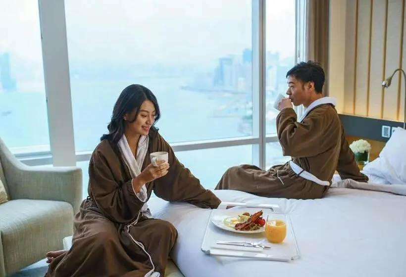 Deluxe Suite King Bed, Renaissance Hong Kong Harbour View
