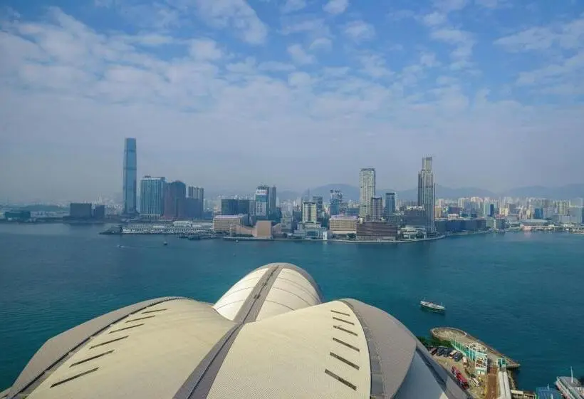 Deluxe Suite King Bed, Renaissance Hong Kong Harbour View