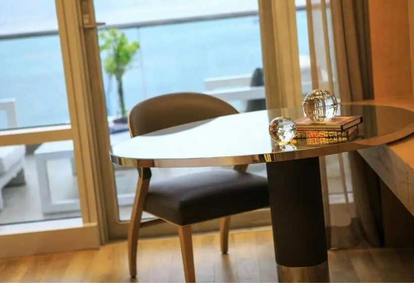 اتاق استاندارد اینتریور, Renaissance Hong Kong Harbour View