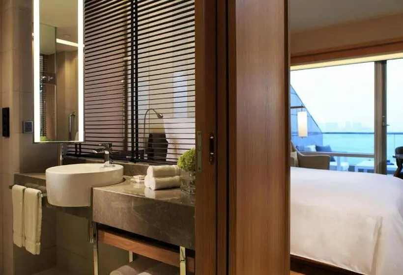 اتاق استاندارد اینتریور, Renaissance Hong Kong Harbour View