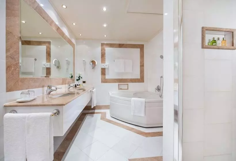 ジュニアスイート, Royal Hotel Carlton