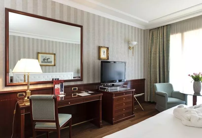 ジュニアスイート, Royal Hotel Carlton