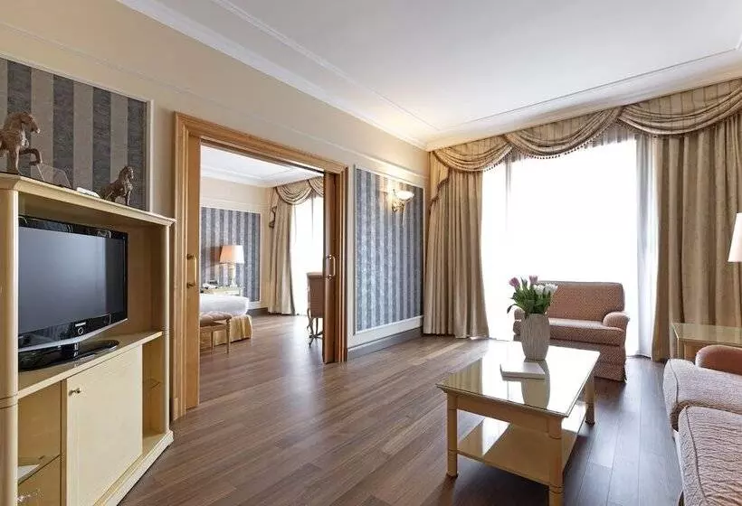 スイート, Royal Hotel Carlton