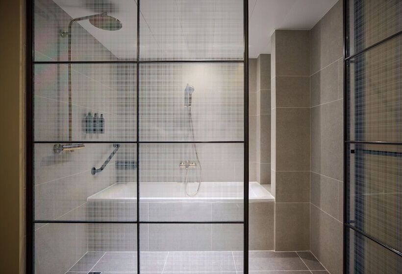 سوئیت کلاب, Sheraton Hong Kong Hotel & Towers