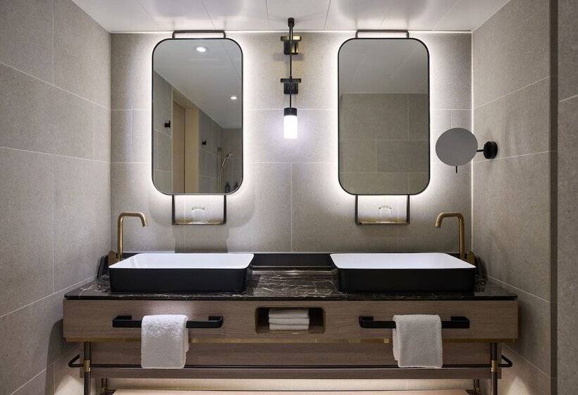 سوئیت کلاب, Sheraton Hong Kong Hotel & Towers