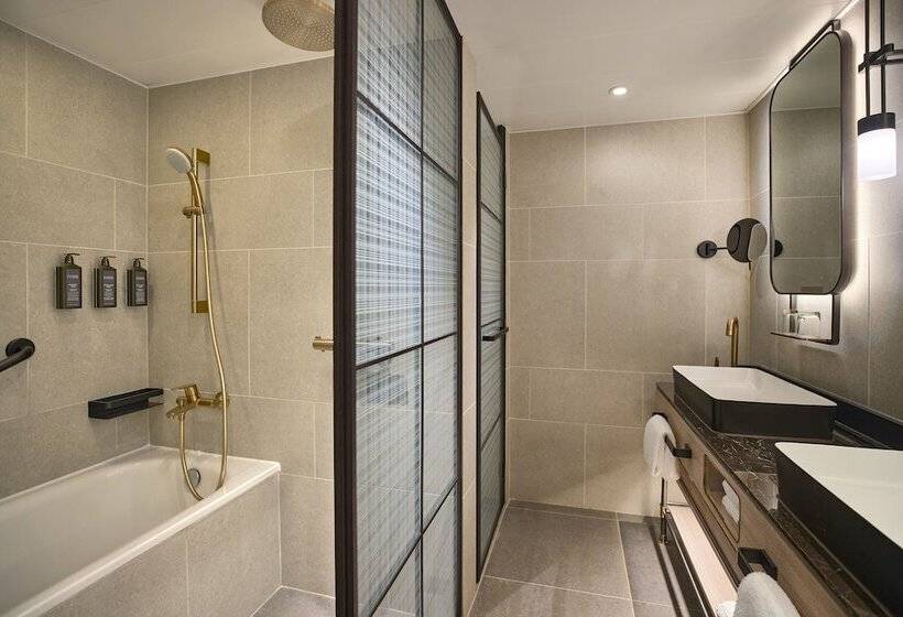 سوئیت کلوب با چشمانداز, Sheraton Hong Kong Hotel & Towers