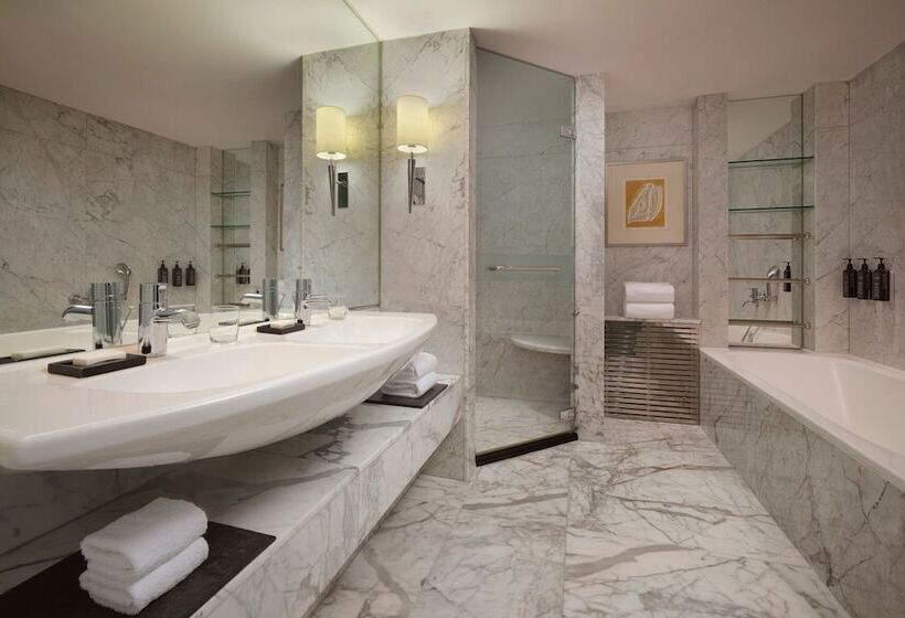 سوییت لوکس, Sheraton Hong Kong Hotel & Towers