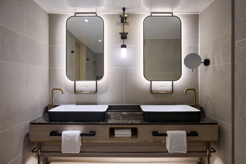 سوئیت کلاب, Sheraton Hong Kong Hotel & Towers