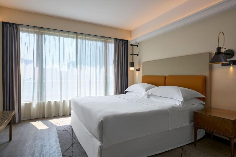 سوئیت کلاب, Sheraton Hong Kong Hotel & Towers