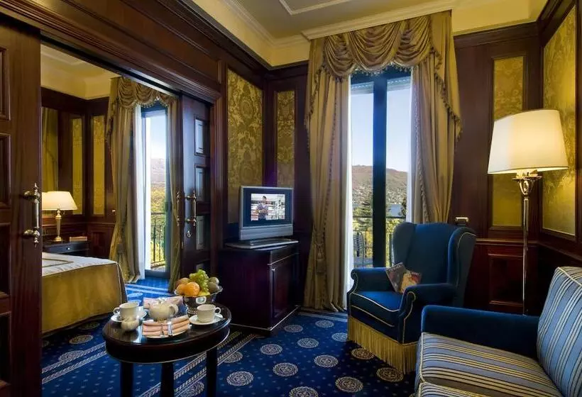Suite with lake view, Simplon