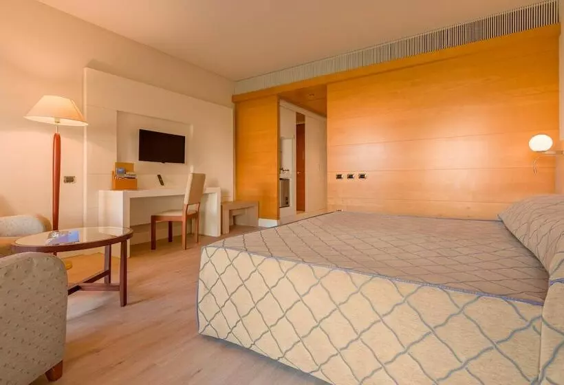 اتاق استاندارد با بالکن و چشم‌انداز باغ, Smy Carlos V Wellness & Spa Alghero