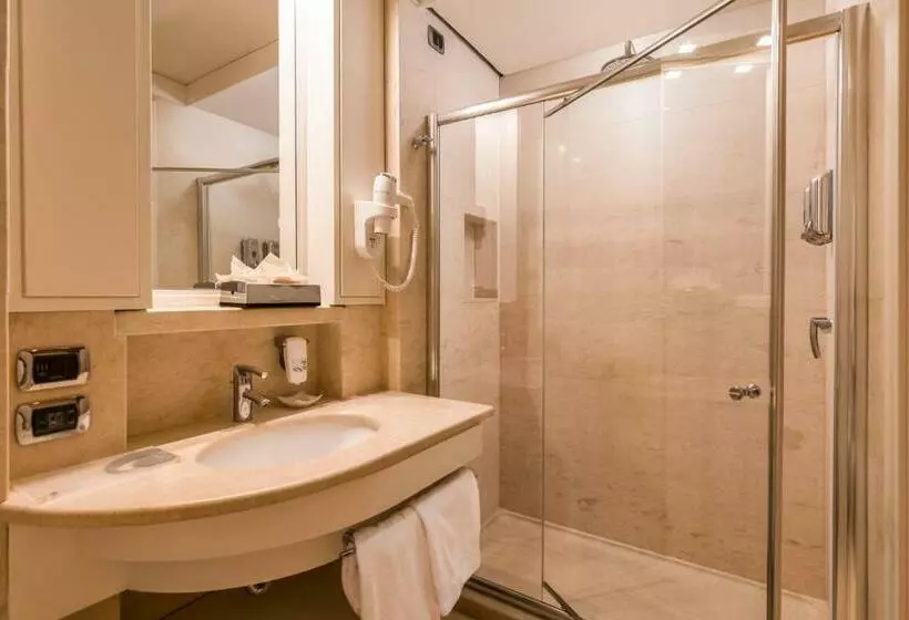 اتاق استاندارد با بالکن و چشم‌انداز دریا, Smy Carlos V Wellness & Spa Alghero