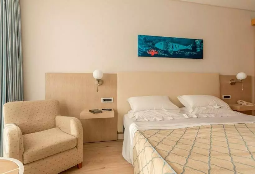 اتاق استاندارد با بالکن و چشم‌انداز دریا, Smy Carlos V Wellness & Spa Alghero
