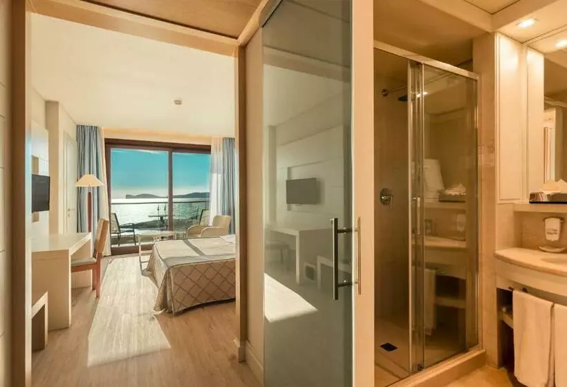 اتاق استاندارد با بالکن و چشم‌انداز دریا, Smy Carlos V Wellness & Spa Alghero