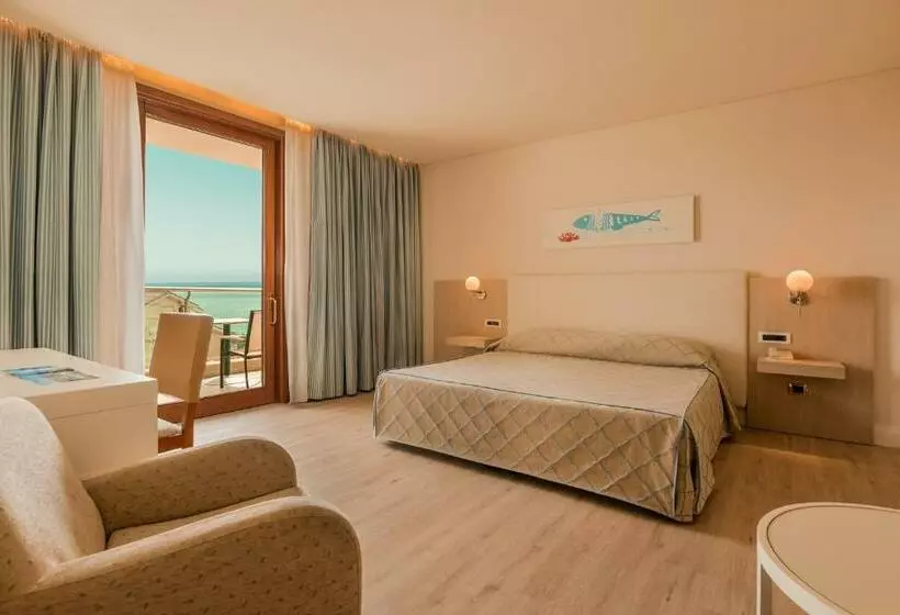 اتاق سوپریور با چشم‌انداز دریا و بالکن, Smy Carlos V Wellness & Spa Alghero