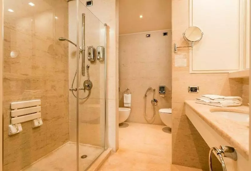 اتاق سوپریور با چشم‌انداز دریا و بالکن, Smy Carlos V Wellness & Spa Alghero
