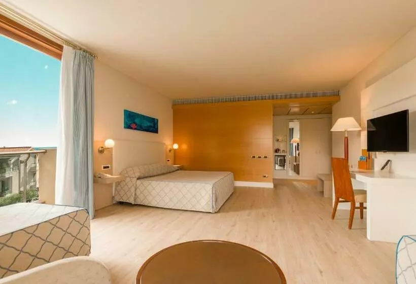 سوییت جونیور, Smy Carlos V Wellness & Spa Alghero