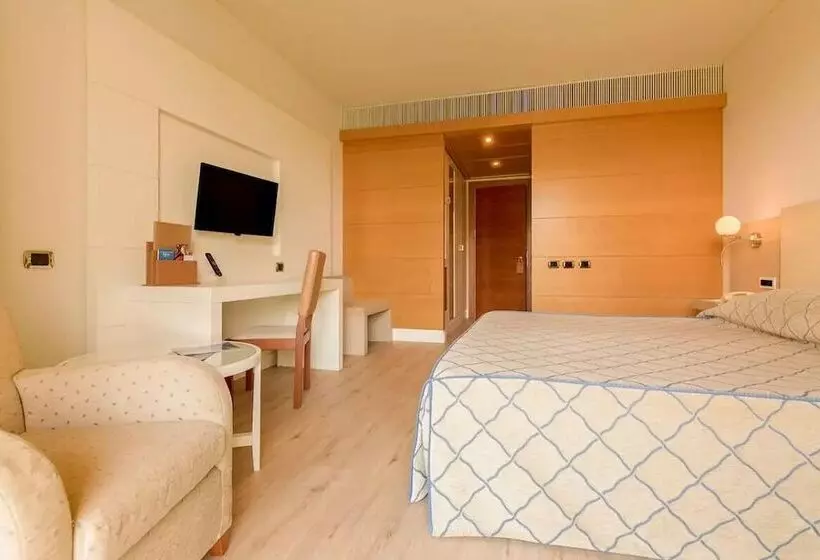 اتاق استاندارد با بالکن و چشم‌انداز باغ, Smy Carlos V Wellness & Spa Alghero
