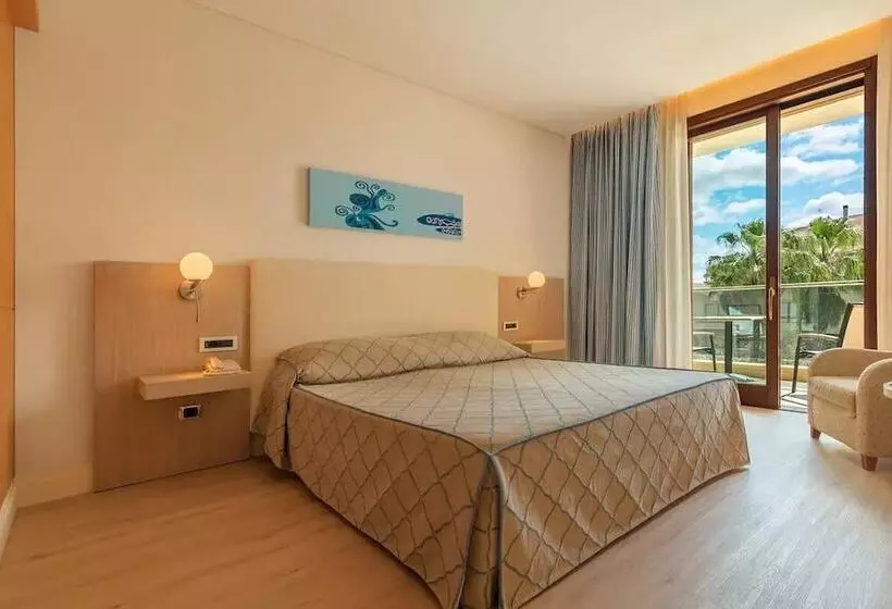 اتاق استاندارد با بالکن و چشم‌انداز باغ, Smy Carlos V Wellness & Spa Alghero