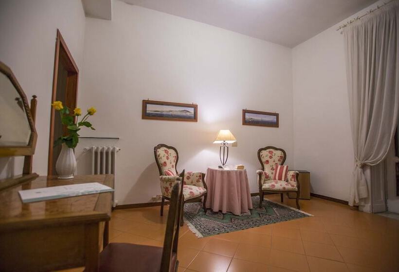 סוויטת ג'וניור, Victoria Maiorino