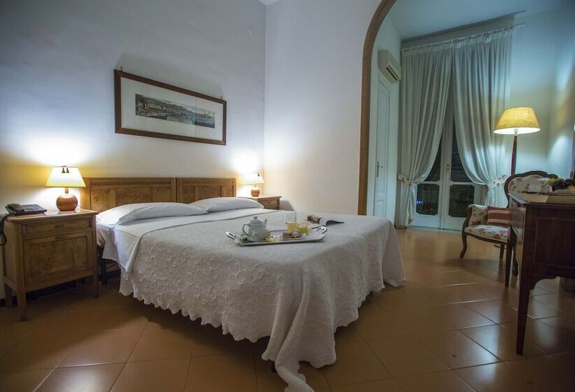 סוויטת ג'וניור, Victoria Maiorino