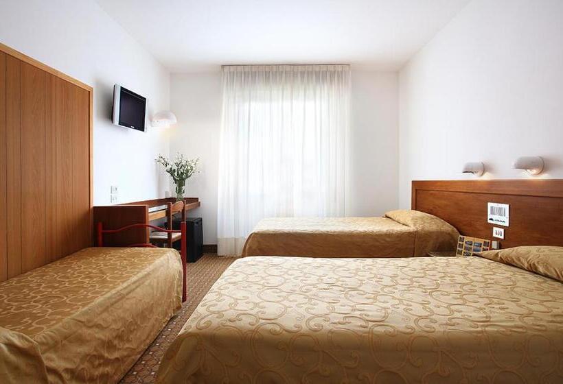 Номер Стандарт Трехместный, Villa Delle Rose