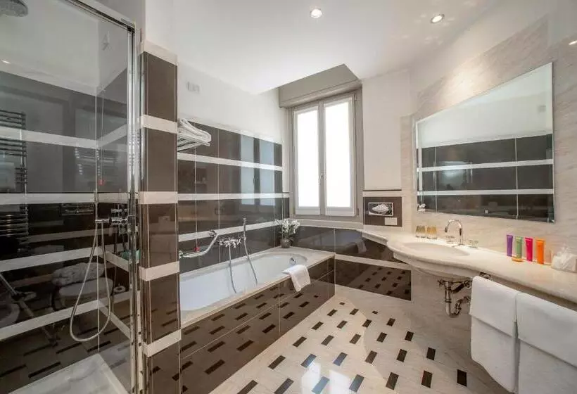 سوییت جونیور با چشم‌انداز دریاچه, Villa Flori