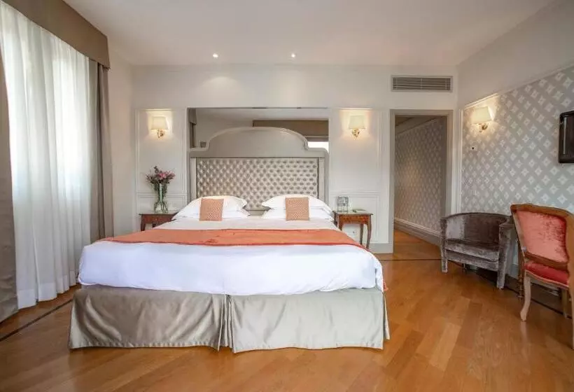 سوییت جونیور با چشم‌انداز دریاچه, Villa Flori